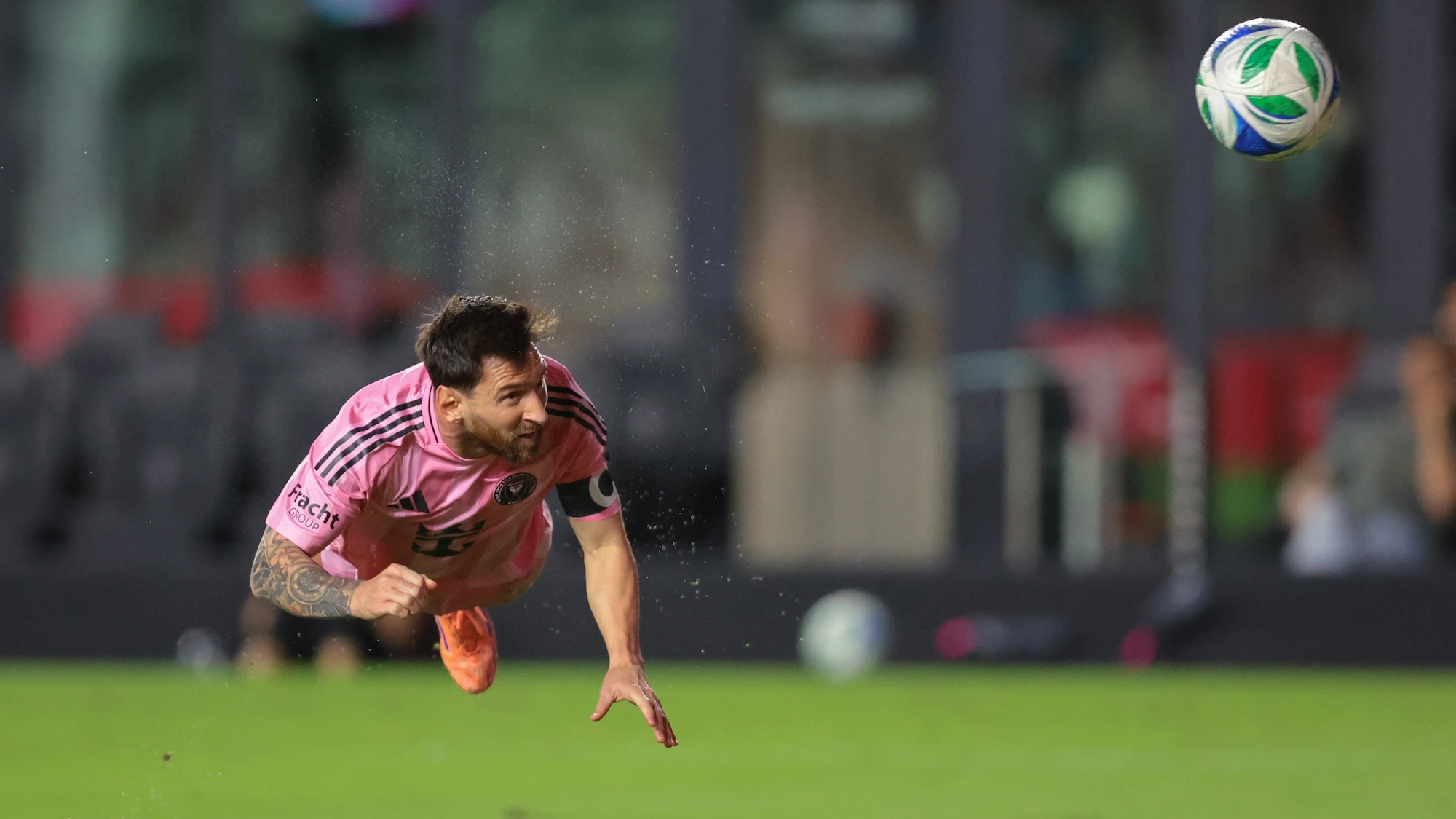El golazo de cabeza de Lionel Messi en el estreno del estadio del Inter Miami : ADN21